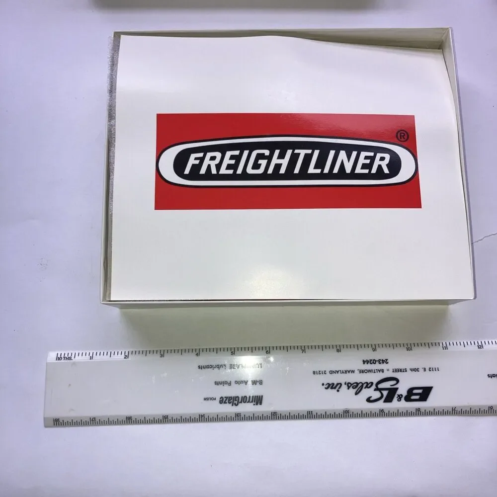 Winross Tractor Trailer 1/64 Semi Freightliner Company A001